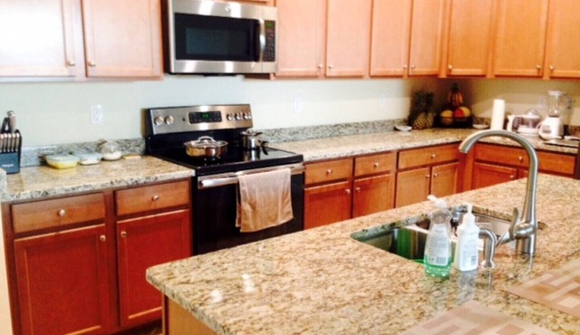 New Home on Golf Course - 3 bdrm - 3 Ba - Club House - Health Club -