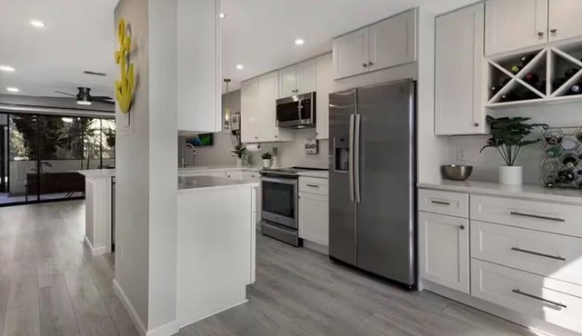 New Listing- Walk to Siesta Key- Heated Pool