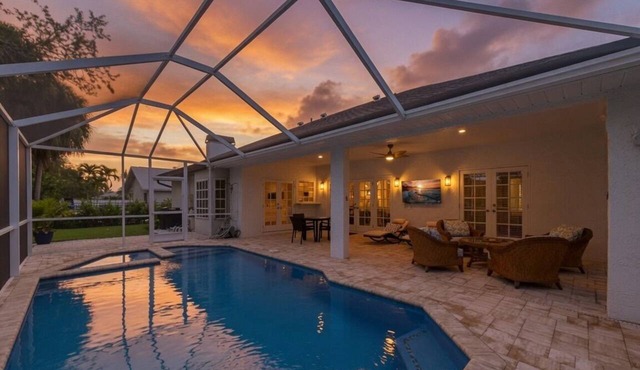 New Retreat with Private Pool and Spa 15 Min to Beaches & Downtown Sleeps 8