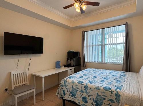 NEW Seaside Escape Queen Studio near Naples