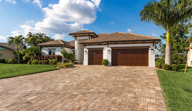 Newer Construction Villa, Modern Furnished, Huge Pool&Lanai, Gulf Access, WiFi