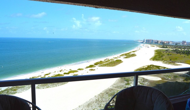 Newly Remodeled & Furnished Luxurious Beachfront Condo in Clearwater