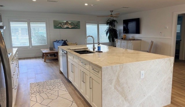 Newly Renovated 3-BDR home with SAILBOAT access to Gulf in South Fort Myers