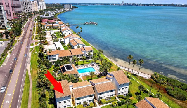 NEWLY RENOVATED! Clearwater Beach Townhome ON WATER, 3 bed, 2.5 bath - RETREAT