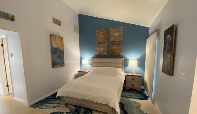 Newly Renovated Luxury Villa Overlooking Lake and Golf Course