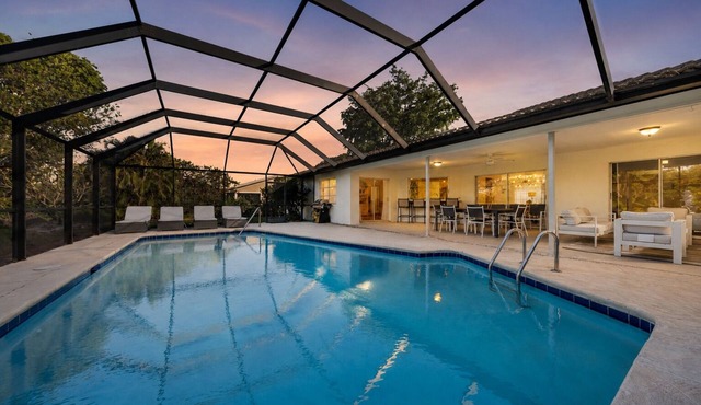 Newly Renovated! Tropical Bliss - Heated Pool, 5 miles to Vanderbilt Beach!