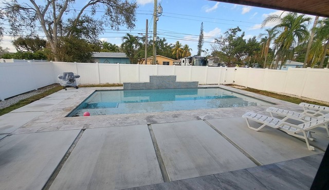 Nice spacious 5-bedroom house in Dania Beach with AC in Dania Beach