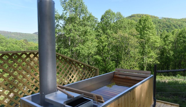 Oakhaven: Mountain Escape with Wood Burning Hot Tub!