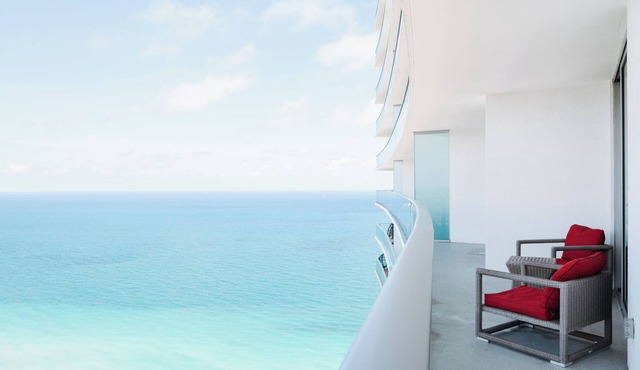 Oceanfront 36th Floor Condo with Stunning Views Resort and Beach Access in Hollywood