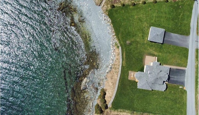 Oceanfront, direct shoreline access, main floor master, and full ensuite. in Bay Roberts