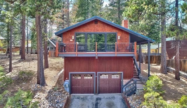 Open for the 4th of July! Updated Tahoe Home 4 Bedrooms- in South Lake Tahoe