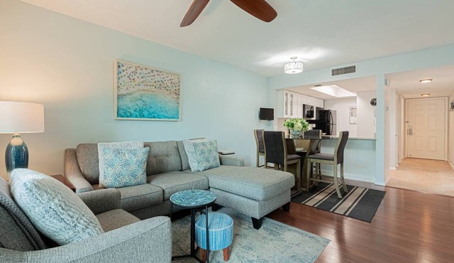 Park Shore Resort-newly renovated 2nd flr-master suite w/direct lanai access-incredible water views
