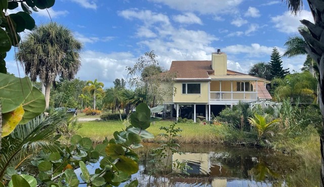 Peaceful and serene spacious unit in beautiful pine island on tropical 3 acres