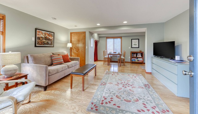 Peaceful and Secluded Suite w/Free WiFi & Great Garden Space to Enjoy! in Eugene