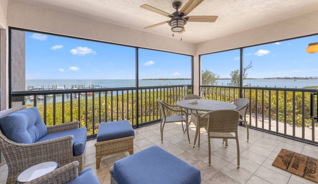 Peaceful Bayfront Escape in Captiva Island Village- Stunning water views