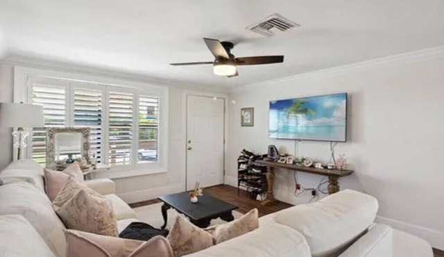 Peaceful Goodland, FL Stay: 1BR/1BA with Sunroom Daybed, 10 Min to Marco Island