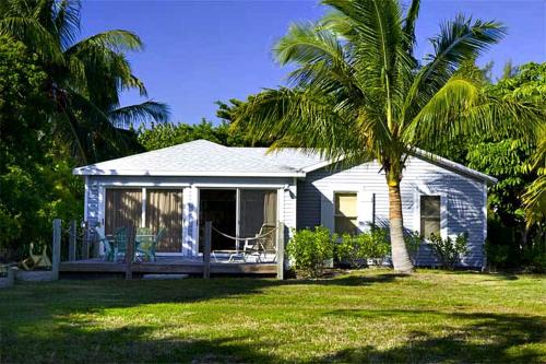 Pet-Friendly Cottage with Private Pool and Dock Access
