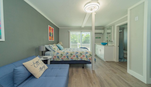 Pet-Friendly/Family-Friendly Waterfront Vacation Rental + Free Boat Dockage!