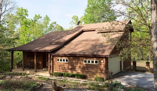 Pet Friendly, Fireplace, Fire Pit, 1/2 mile from Lake Adger - Shelton's Way in Mill Spring