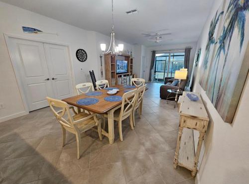 Pet friendly, Heated Pool, close to many beaches, monthly New Vacation Villa