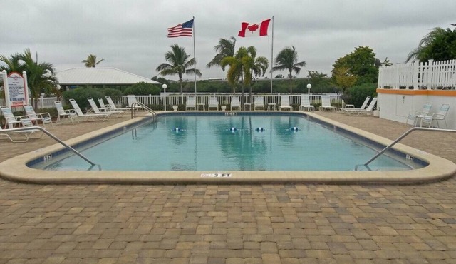 Pet friendly, Sleeps 6, Furnished 2br,2ba Waterfront 55+ Resort