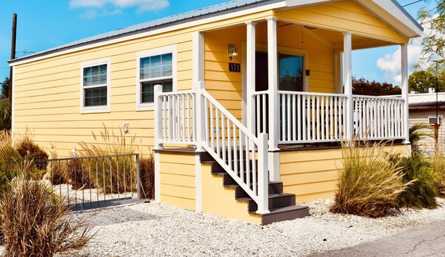 Pinecraft Tiny Home 2 - New, Cozy & Clean