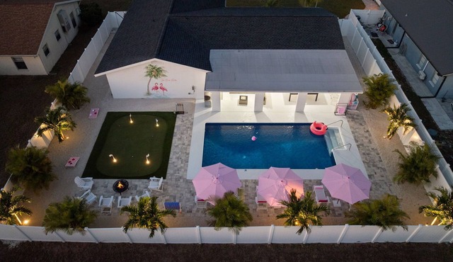 Pink Palm Sarasota! Heated Pool, Mini Golf & Games