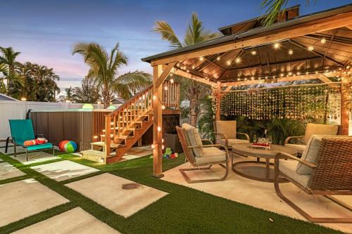 Pool, Mini Golf & Cabana: Bradenton Retreat