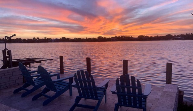 Pool, Spa, Kayaks, Bikes, Fishing gear & more