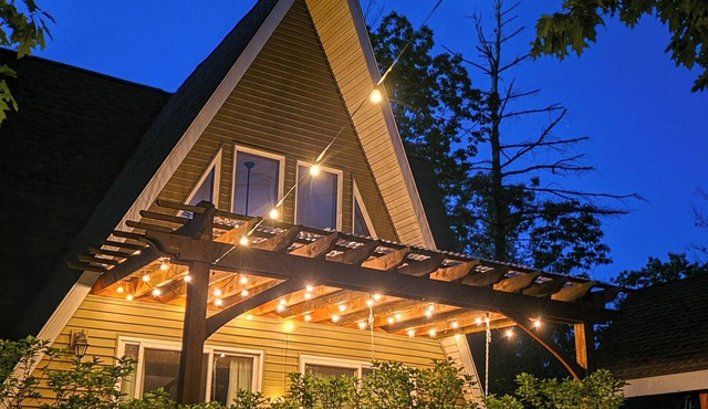 Private 4-Acre Retreat Sleeps 13 Fire Pit Playground, 5 min to State Park in Wellesley Island