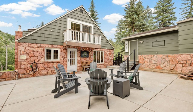 Private Family Home: Spacious Patio, Hot Tub, Fire Pit by Forest & Peak Retreats in Cascade-Chipita Park