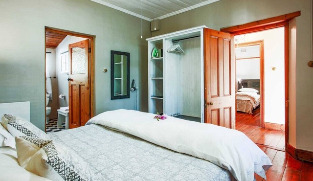 Private heritage 2-bedroom cottage in Cape Town perfect for relaxing stays in Cape Town