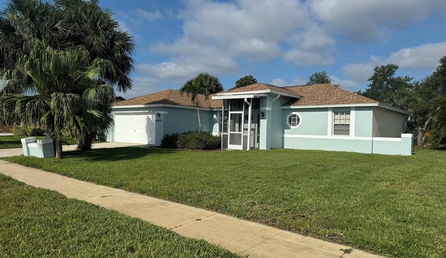Private home, great sunsets over pristine canal. 10 mins to beaches