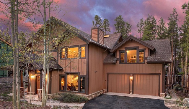 Private Home with 4 Bedrooms, 3 King 6 Queen Beds, Ski In/Out and Free Shuttle in Breckenridge