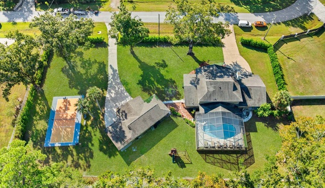 Private Pool * Pickleball * Game Room * Sleeps 18!