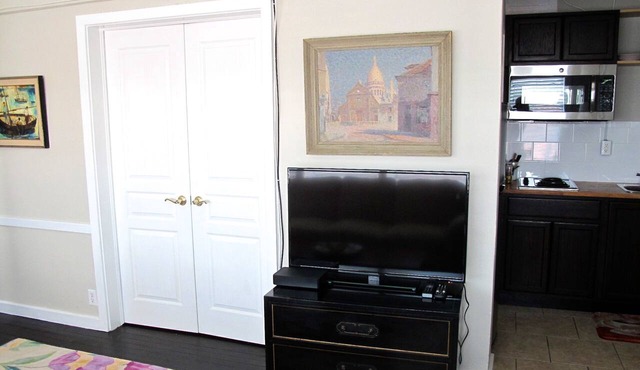 Quaint Historic Apartment in Walkable Downtown #5