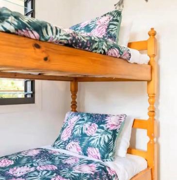 Quiet 2 bed home with Private Patio in Quaint Village in Nudgee Beach