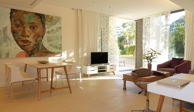 Quiet GF apartment at the water, V&A waterfront, overlooking Table Mountain, free WiFi in Cape Town