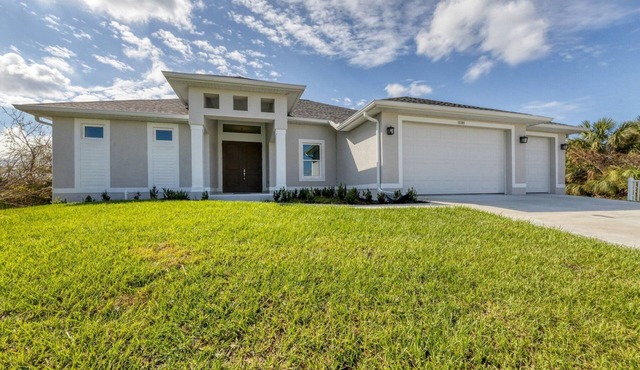 Quiet Modern Home on the water in Port Charlotte FL
