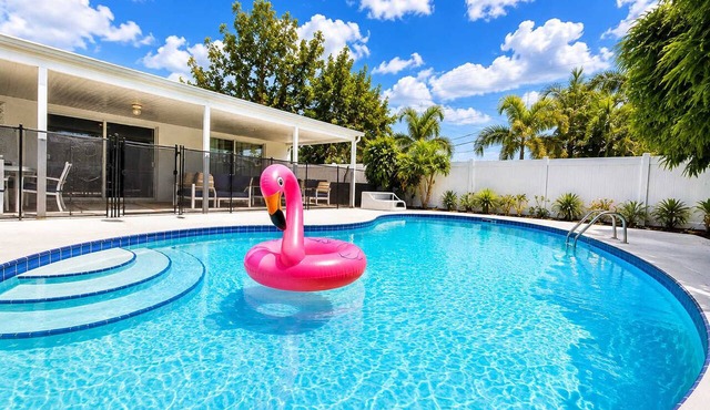 Relax, Play & Stay | Pool, Spa & Beach Nearby in Largo