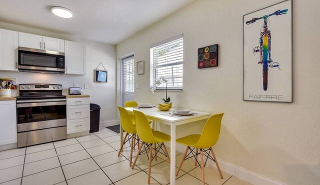 Relaxing Getaway Near Downton Sarasota, Lido Key & Siesta Beach