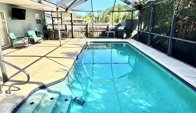 Relaxing Pool Home - Palm Harbor - 3BR - 6PPL