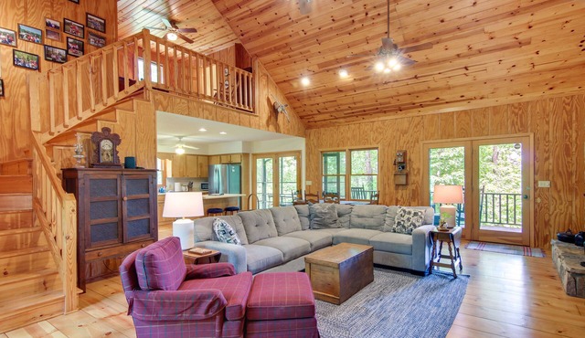 Relaxing Saluda Home Near Waterfall Trails!