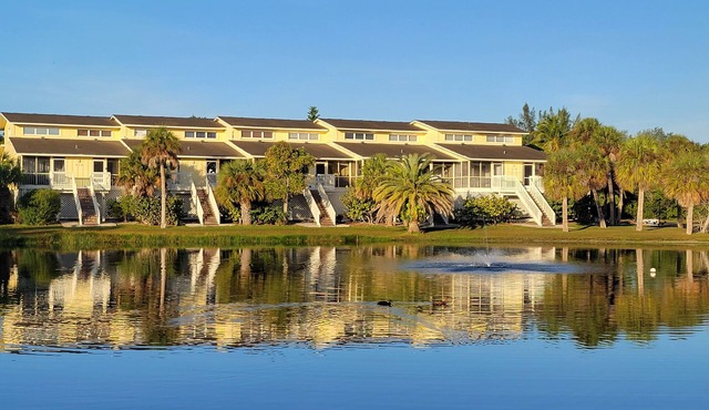 Remodeled Hideaway- Golf Cart, Paddle Boards, Pool, Free Ferry