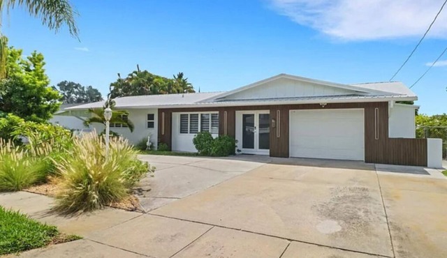 Renovated Modern Home with Big Pool & Ocean Access