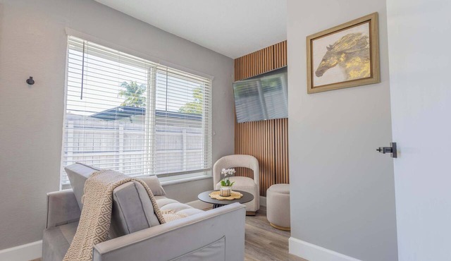 Rest A Shore - Boutique Retreat - Patio + Hammock in Fort Lauderdale