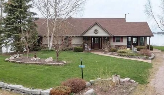 Riverfront home w/private dock in Cape Vincent