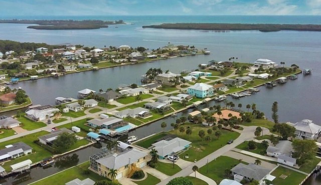 Saltwater Pool & Spa Villa on a Gulf-Access Canal