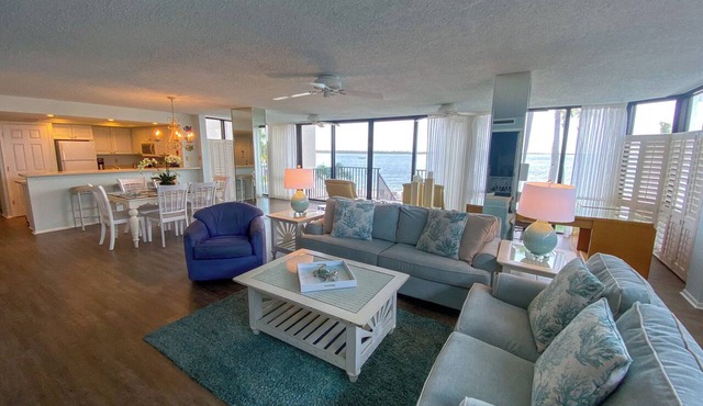 Sanibel Harbour Resort: Bay View Tower 137 Waterfront condo with private beach