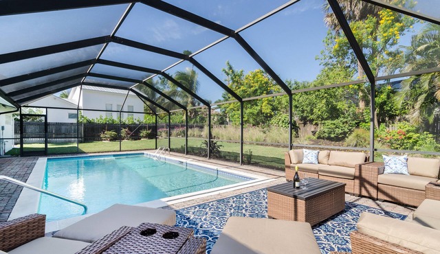 SEAGLASS COTTAGE in Coquina Sands - Newly Renovated, Walk to the Beach!